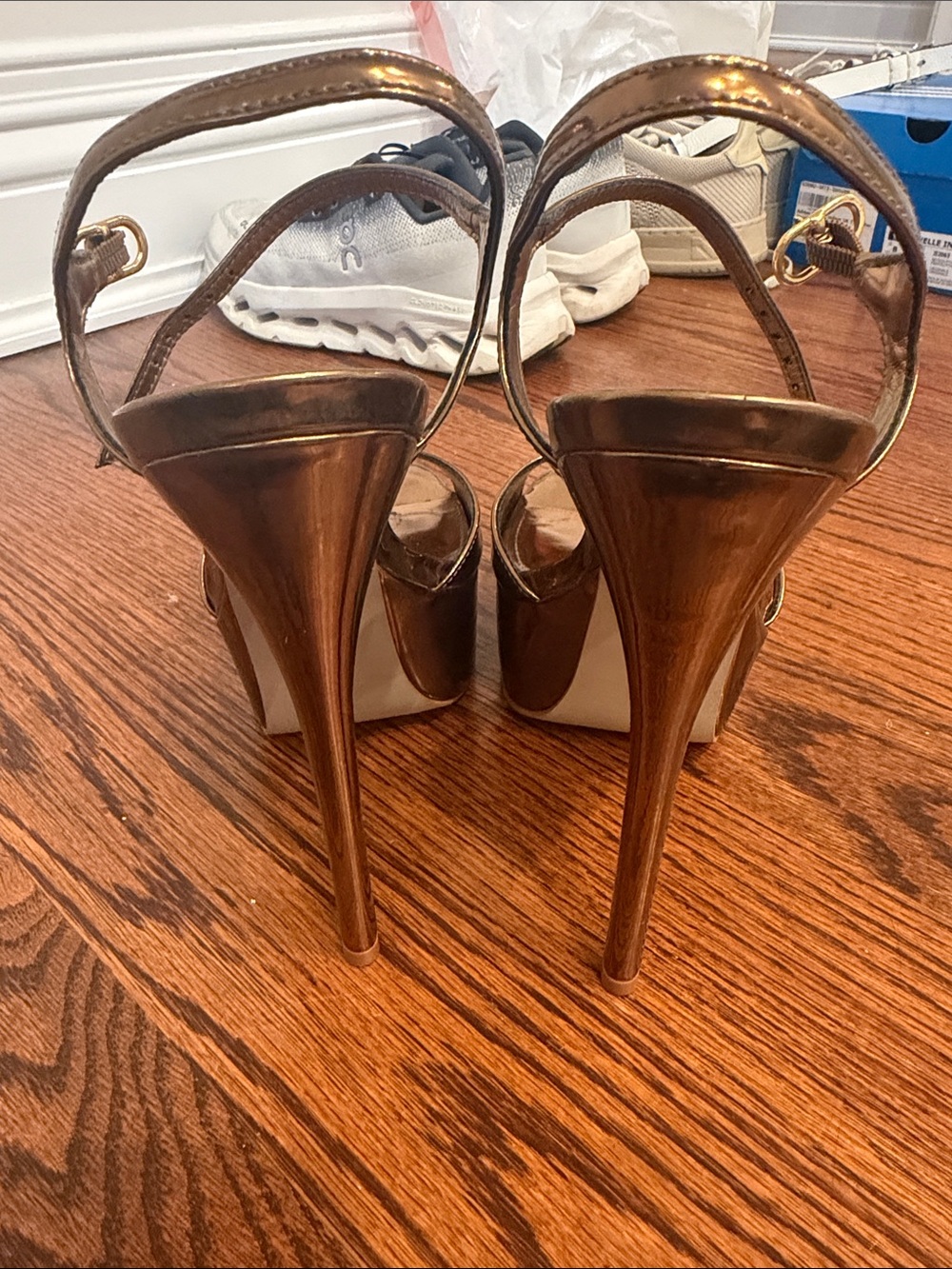 Steve Madden  Gold Platform Strappy High Heel Sandals size 8.5 - Picture 3 of 5